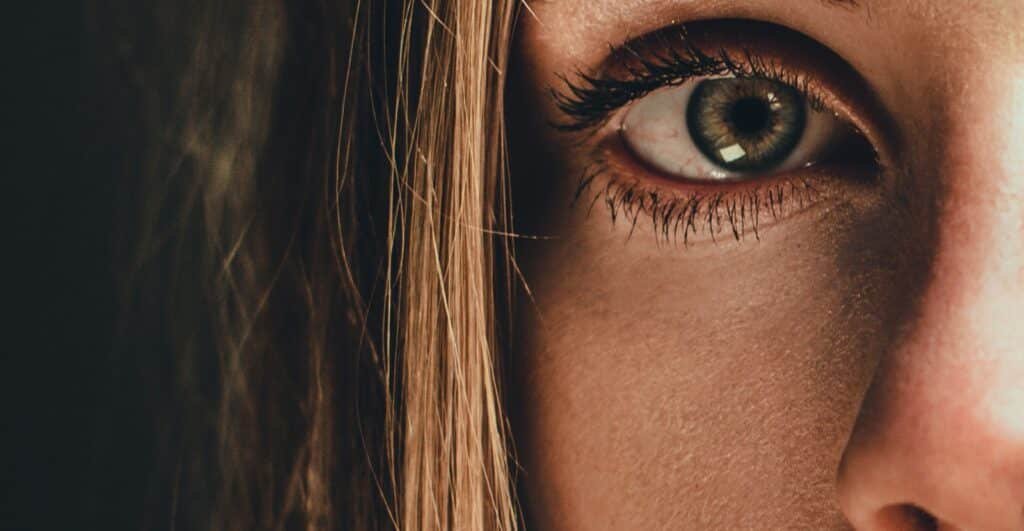 Quem tem ceratocone glaucoma ou catarata pode fazer extensao de cilios Quem tem ceratocone, glaucoma, ou catarata pode fazer extensão de cílios?